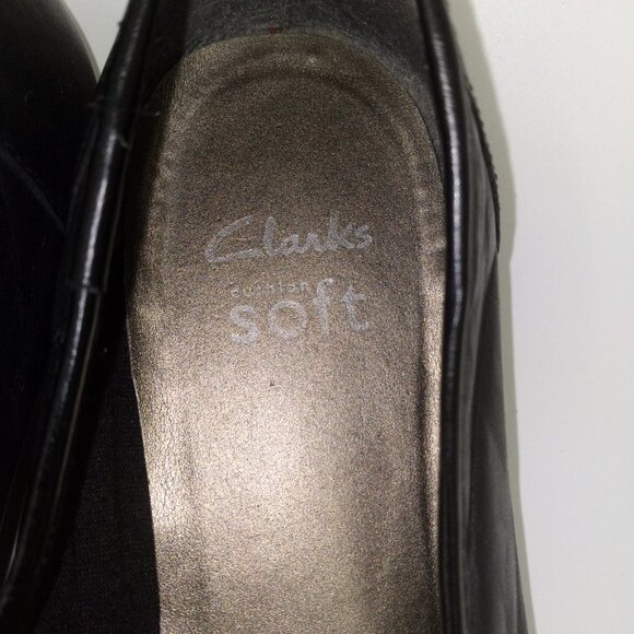 Clarks Soft 9.5 Slip On Black Leather Shoes Flower Applique - Picture 3 of 8